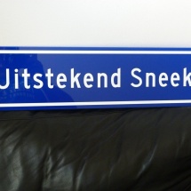 Nieuw plaatsnaambord door Paul Hoomoedt Nieuw plaatsnaambord door Paul Hoomoedt